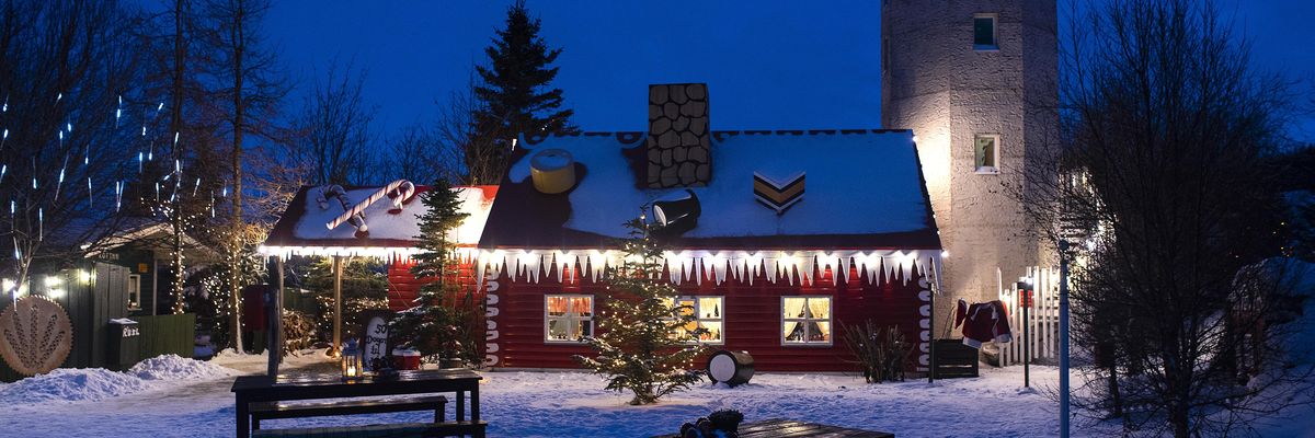 Karácsonyi udvar, amely tipikus izlandi karácsonyi tárgyakat és élelmiszereket árul