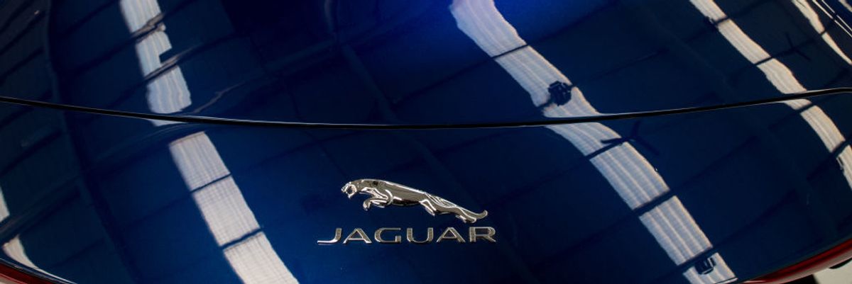 kék színű Jaguar