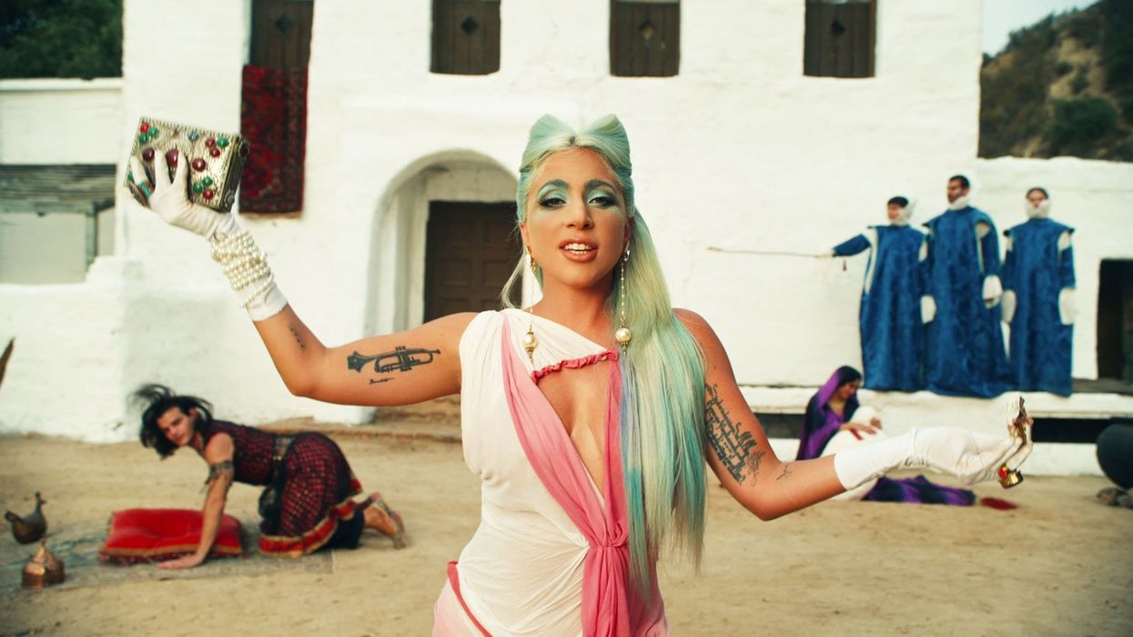 Lady Gaga a 911 klipjében
