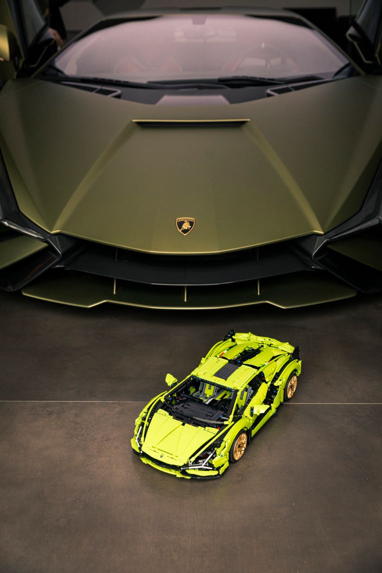 Lamborghini Sián Roadster Unveiled, Sold Out Already!
