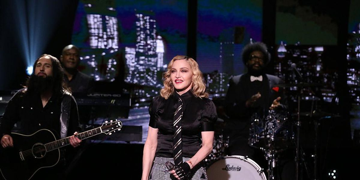 Madonna az SNL című műsorban, 2016-ban.