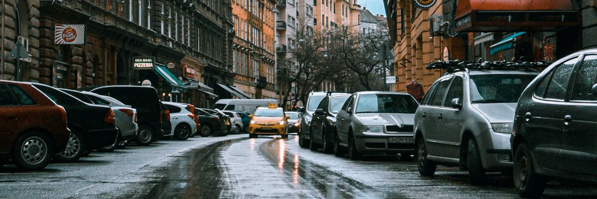 Parkoló autók Budapesten