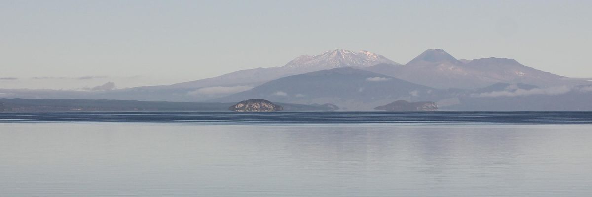 Taupō lake body of water near mountain during daytime
