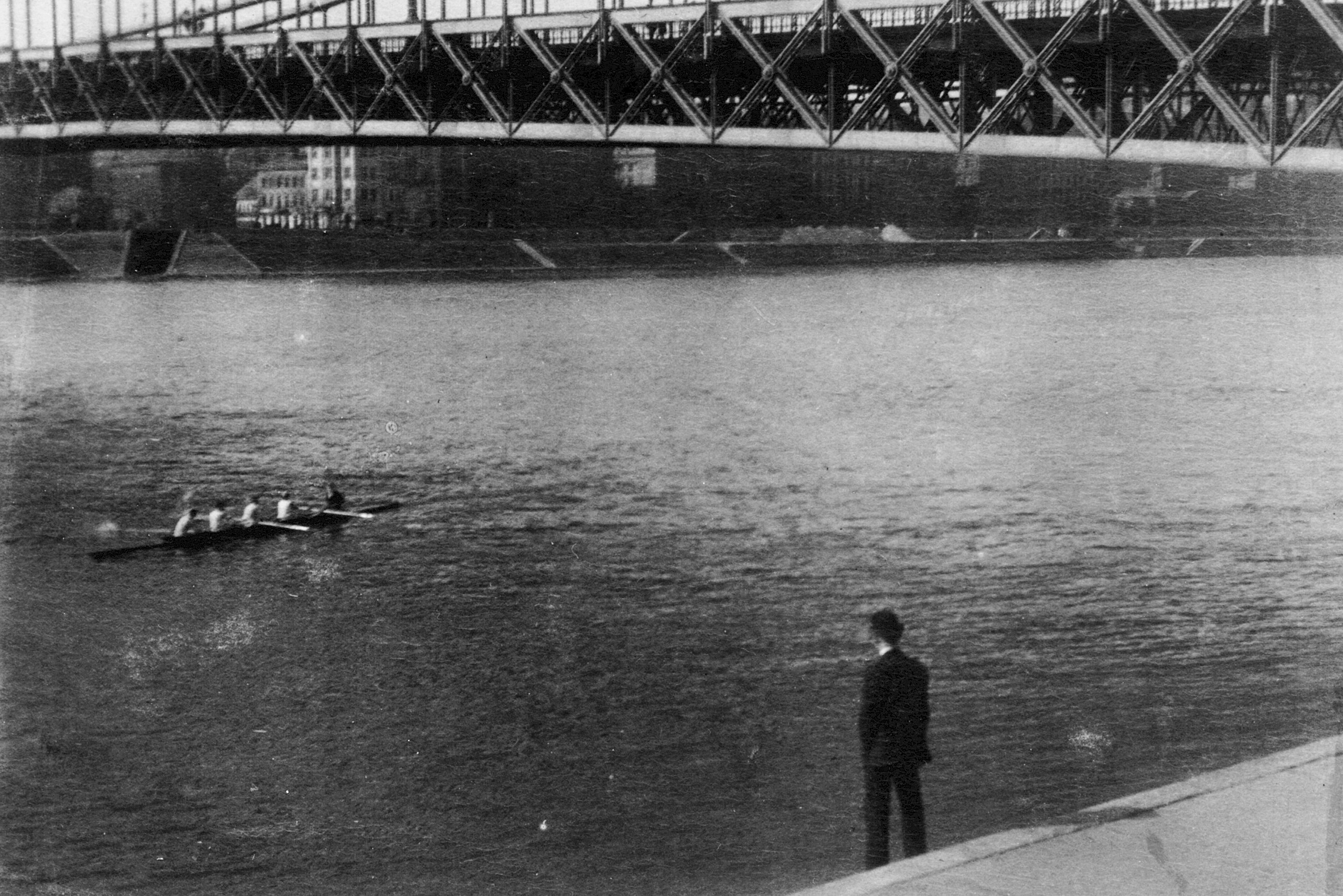 Tényleg annyi öngyilkosság történt Budapesten, hogy „mosolyiskolát” nyitottak?