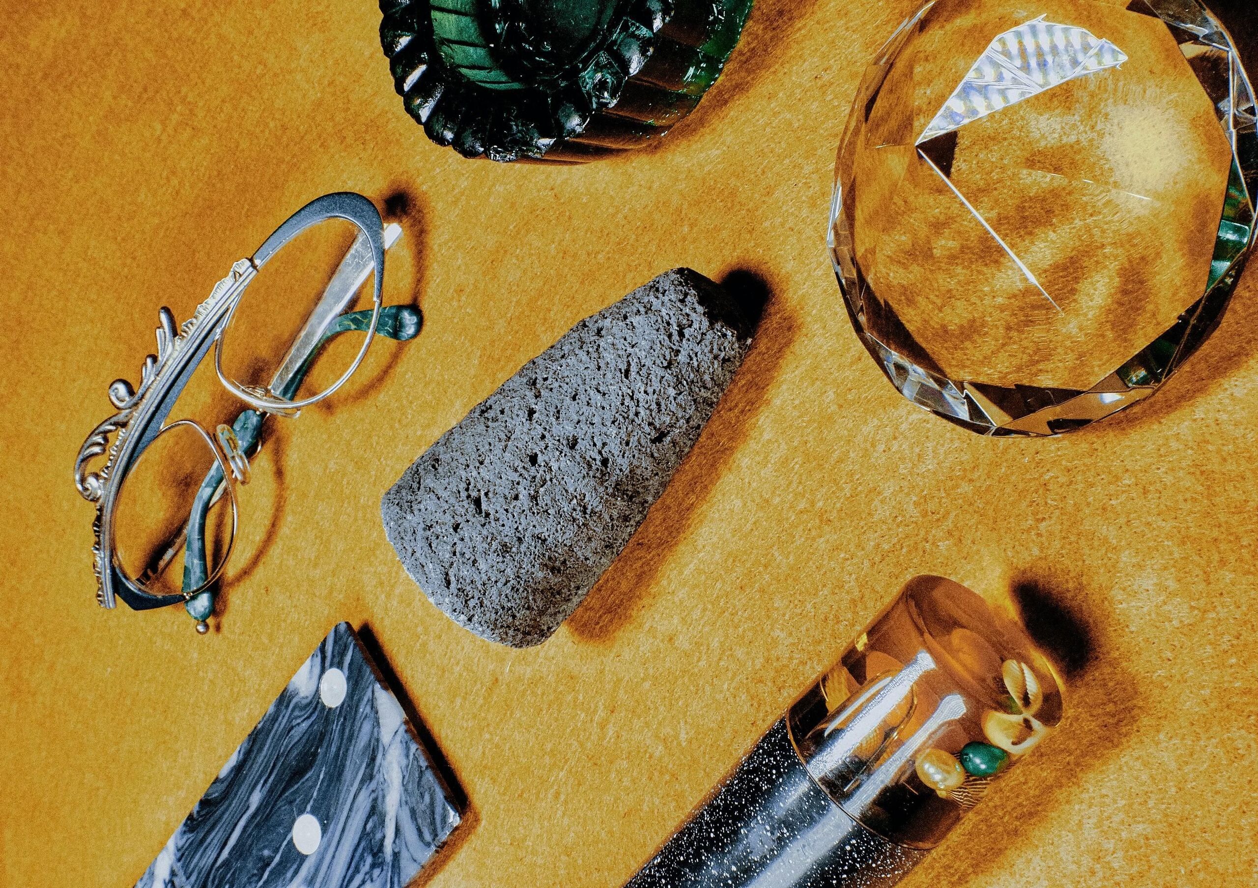 Girl with red hat / Unsplash