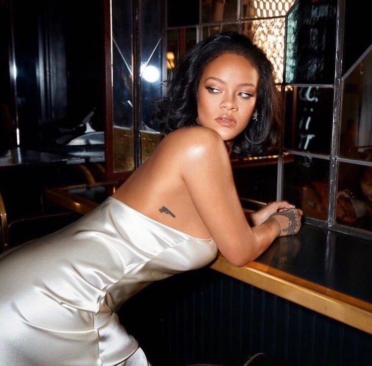 Instagram / @rihanarihana_